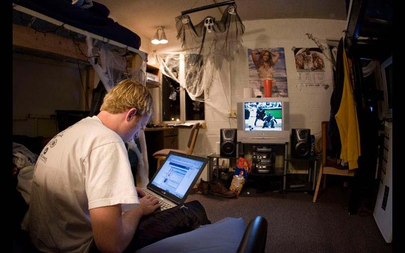 Gateway Notebook Computer (2005) | In 2005, more than 2,200 notebook computers were distributed to students, signaling the beginning of a new Northwest notebook computer program that provided a wireless-ready notebook computer to every student living on campus. Students living off-campus had the opportunity to rent similar notebook computers for the semester. Unlike with the EC Plus program in the 1990s, students embraced the new technology, and desktop computers were removed from residence halls as each student living on campus now had a notebook computer. (Courtesy of the Jean Jennings Bartik Computing Museum)